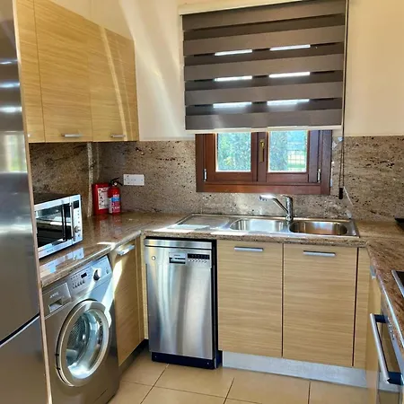Perfect Getaway For 2 With Shared Pool * Kouklia