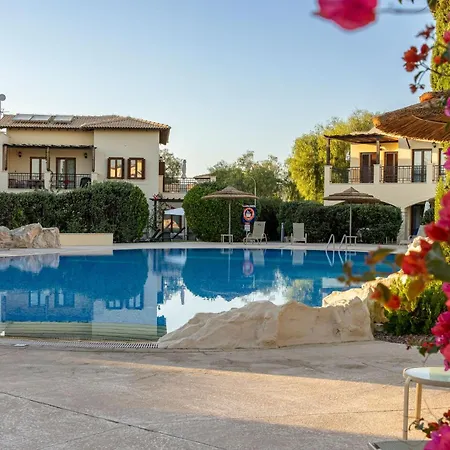 Perfect Getaway For 2 With Shared Pool Apartment Kouklia