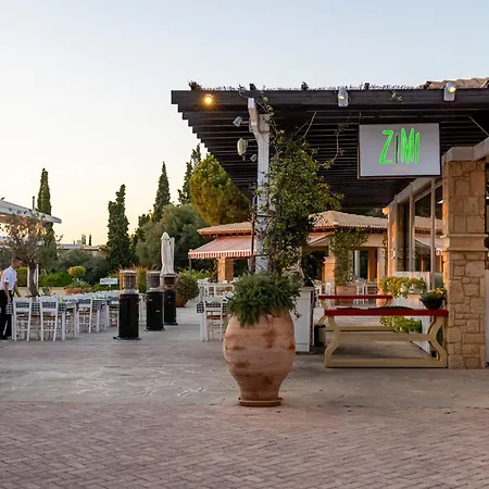 Perfect Getaway For 2 With Shared Pool Kouklia