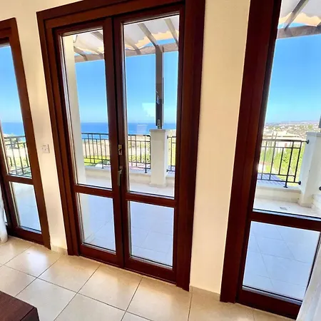 Perfect Getaway For 2 With Shared Pool Apartment *