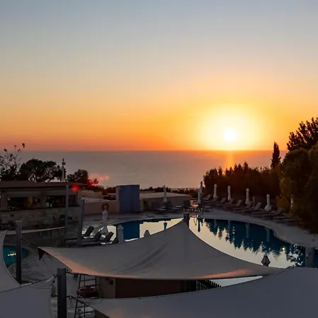 Perfect Getaway For 2 With Shared Pool Apartment